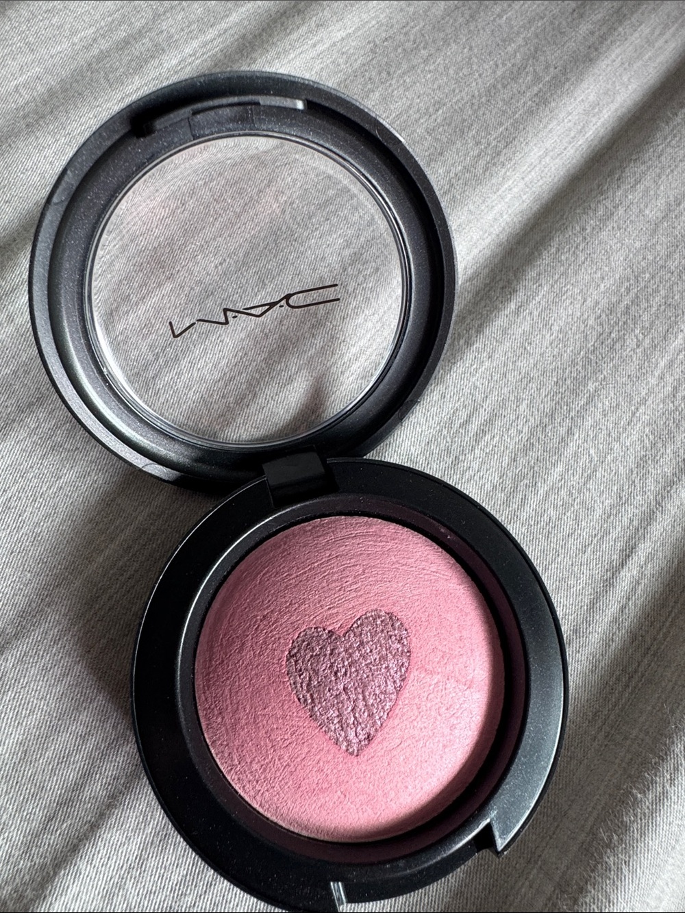 MAC Cosmetics Mineralized Blush in Giggly - Picture 2 of 3